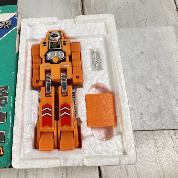 Machine Robo MR-11‎ Bulldozer Robo Mr. Dozer Figure Bandai Poppy GOBOTS 1982